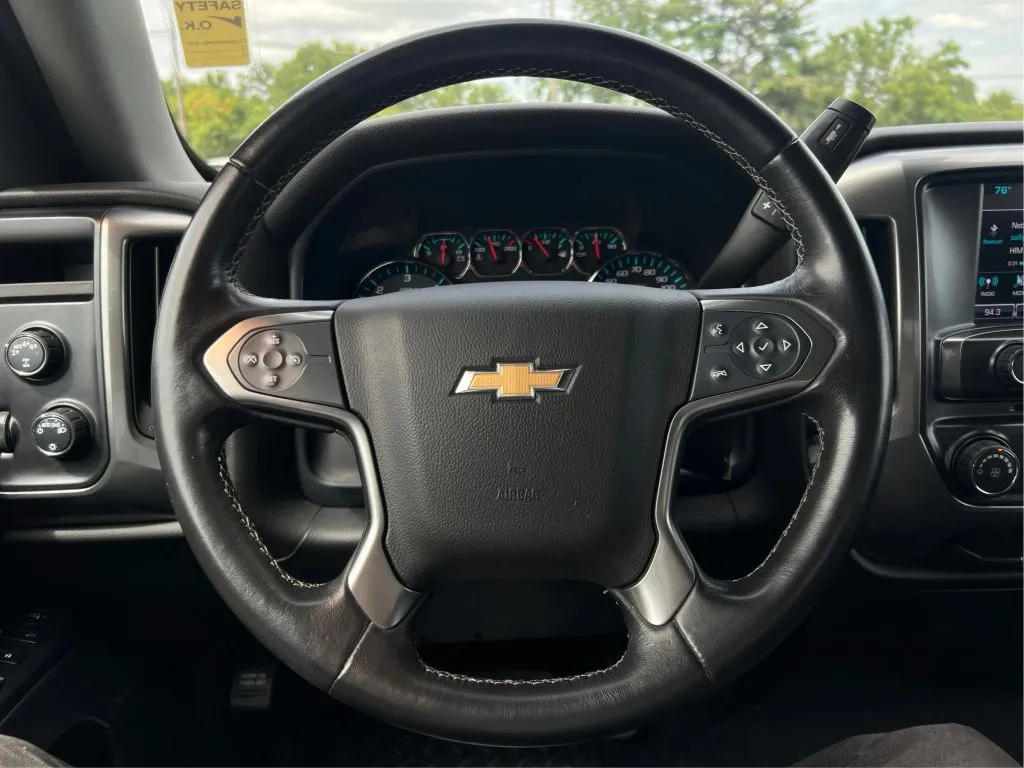 Chevrolet Silverado photo 23
