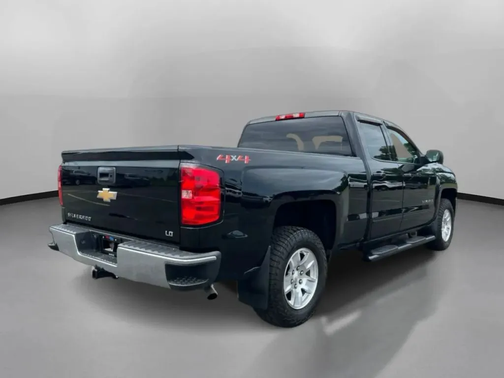 Chevrolet Silverado photo 9