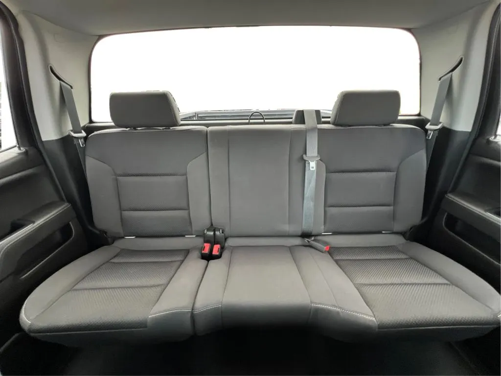 Chevrolet Silverado photo 19