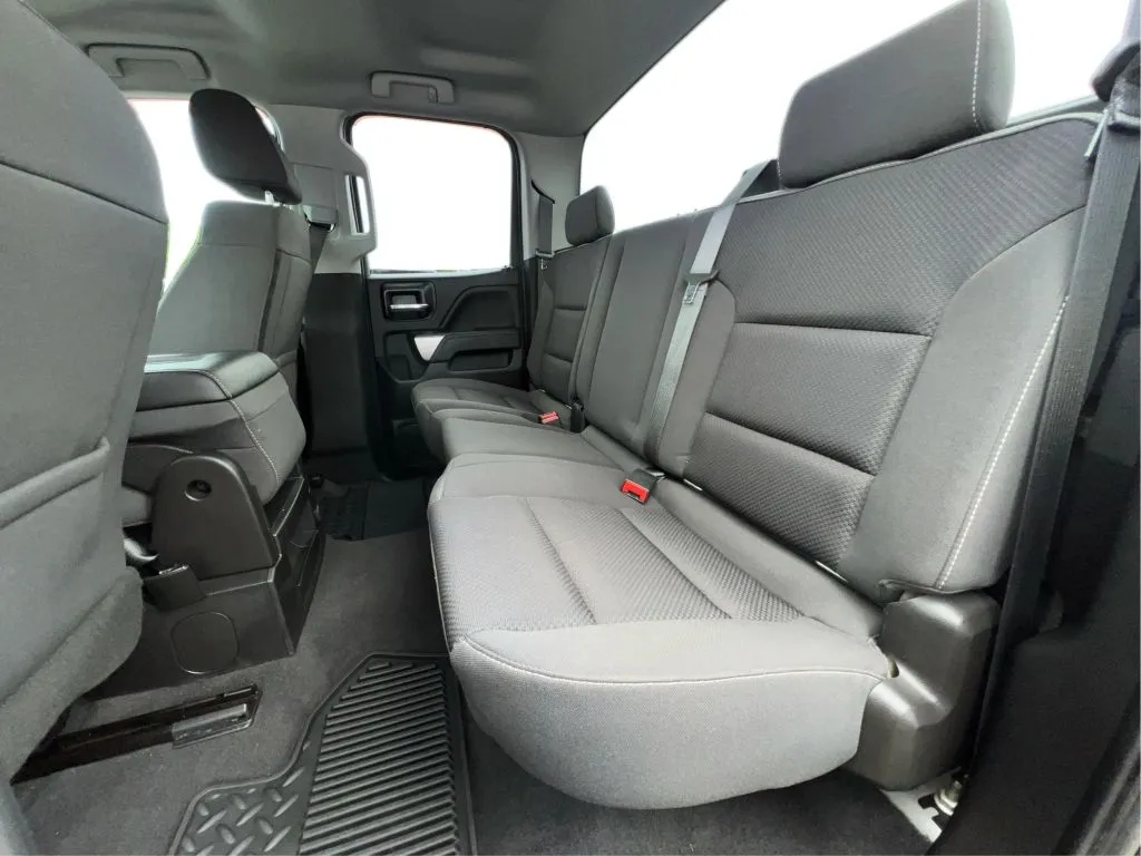 Chevrolet Silverado photo 17