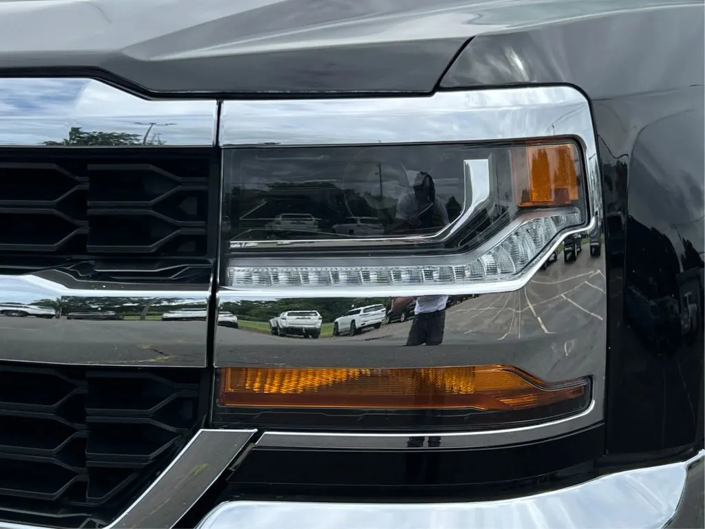 Chevrolet Silverado photo 32
