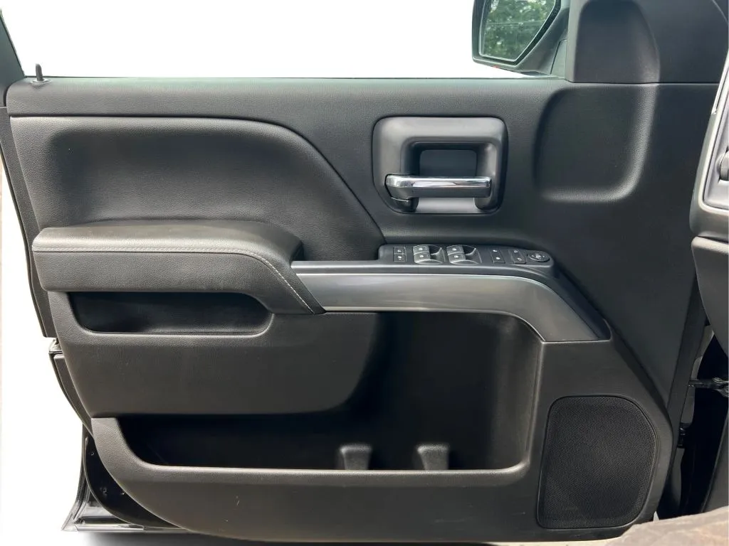 Chevrolet Silverado photo 26