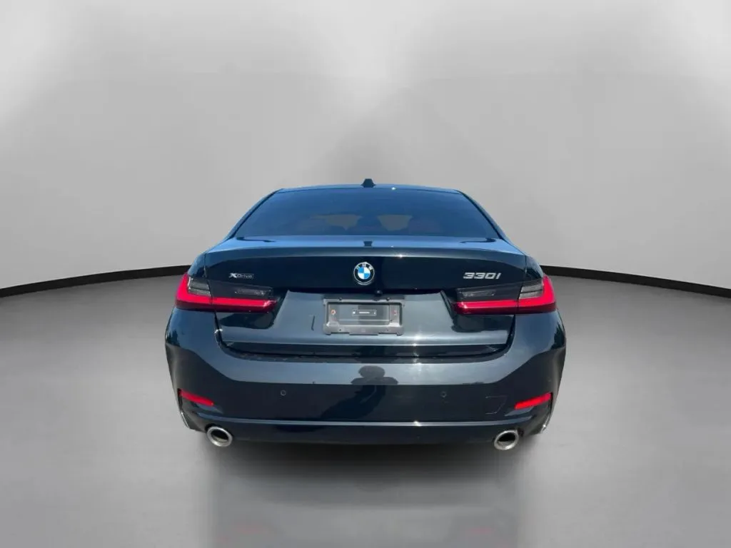 BMW 3 Series photo 11