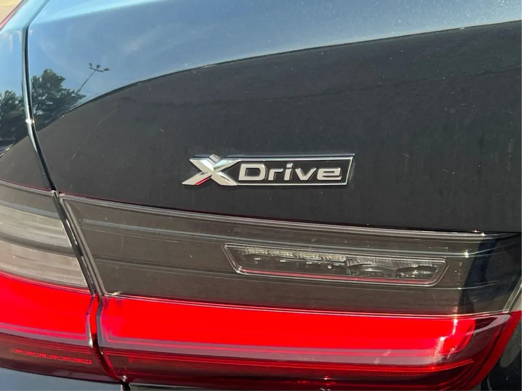 BMW 3 Series photo 35
