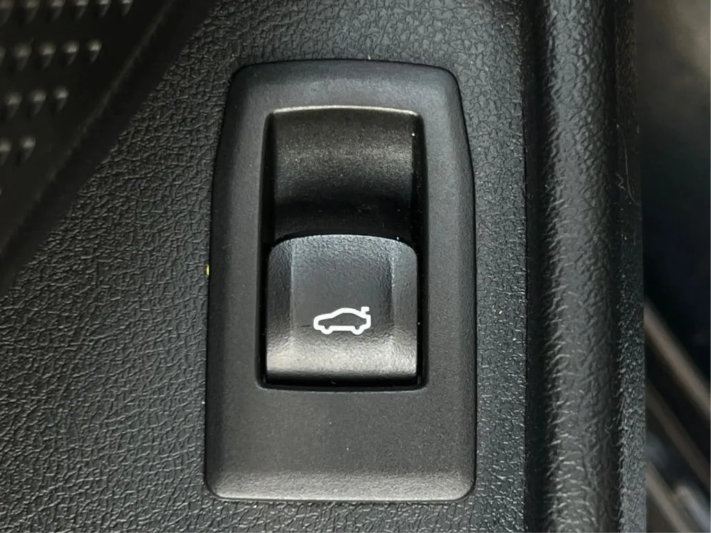 BMW 3 Series photo 36