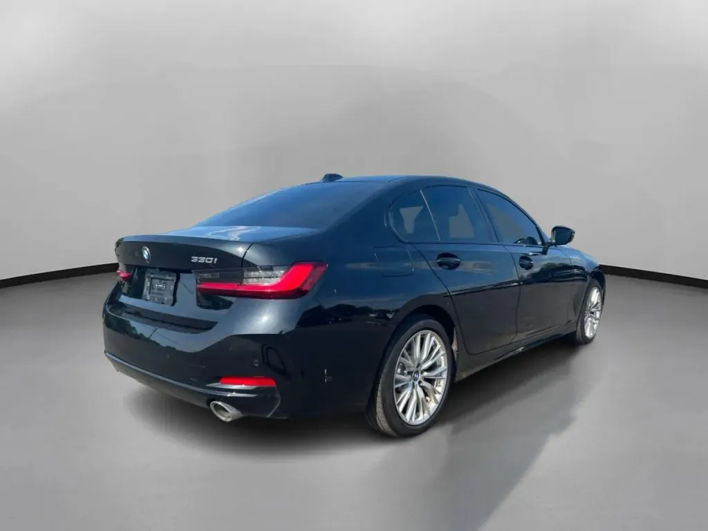 BMW 3 Series photo 9