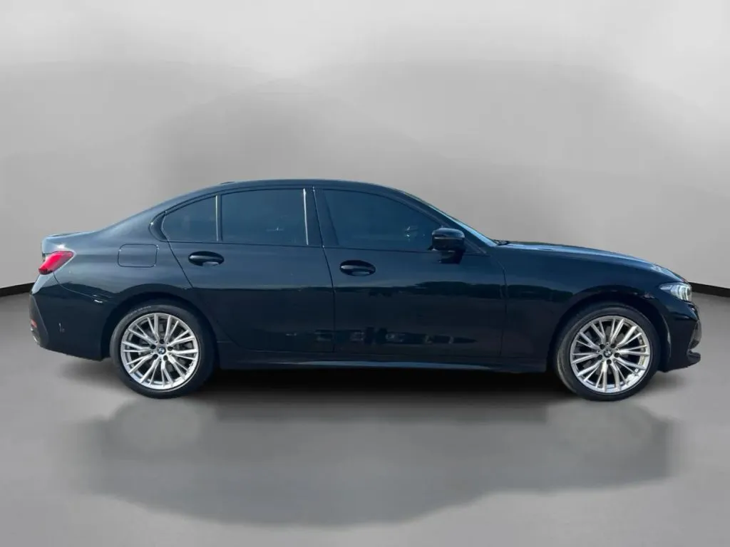 BMW 3 Series photo 7