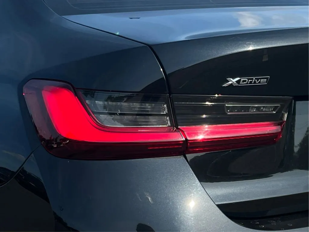 BMW 3 Series photo 34