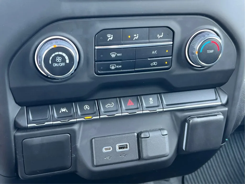 Chevrolet Silverado photo 37