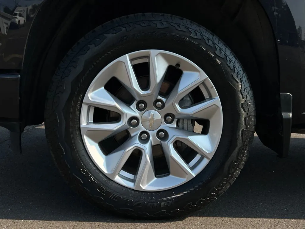 Chevrolet Silverado photo 29