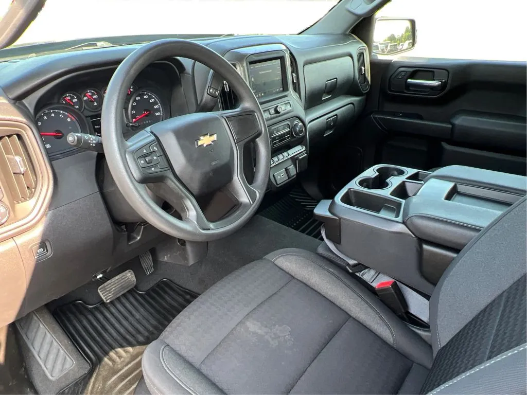 Chevrolet Silverado photo 16