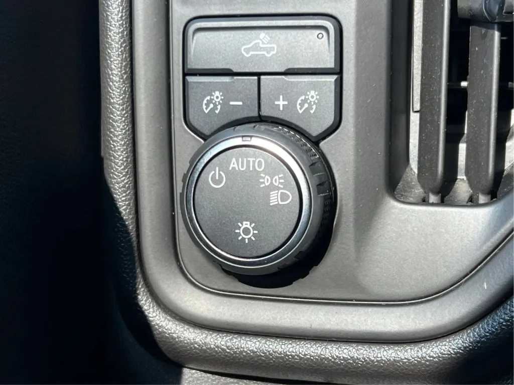 Chevrolet Silverado photo 23