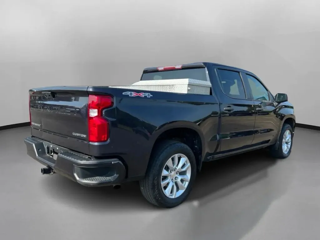 Chevrolet Silverado photo 9