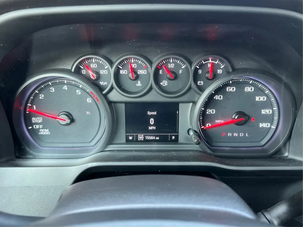 Chevrolet Silverado photo 21