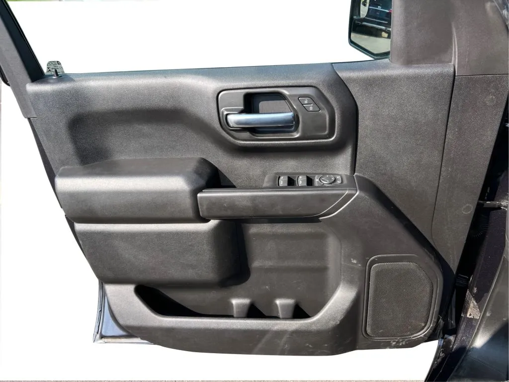 Chevrolet Silverado photo 25