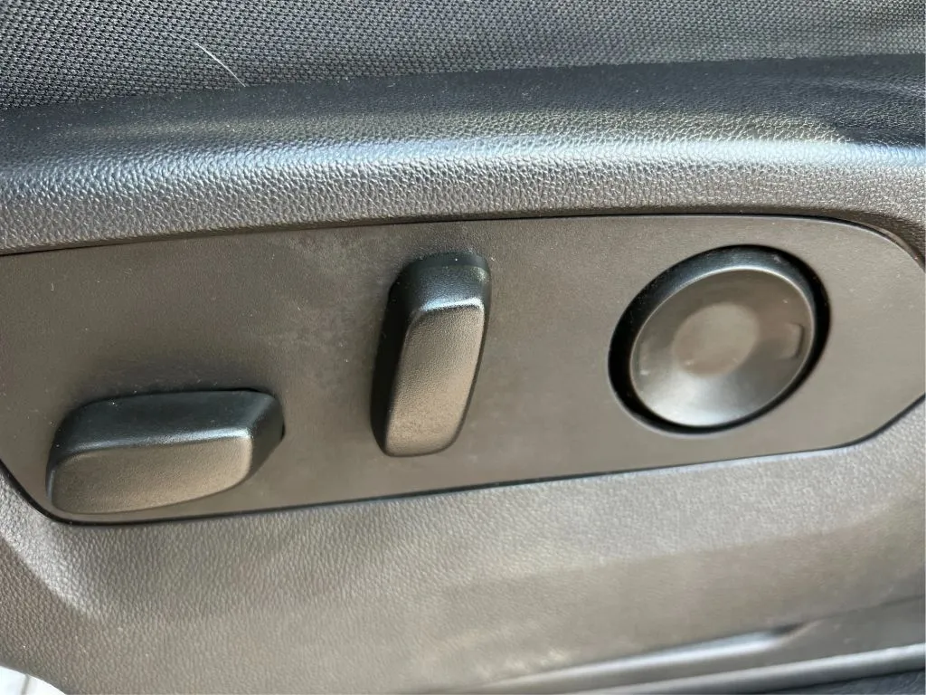 Chevrolet Silverado photo 24