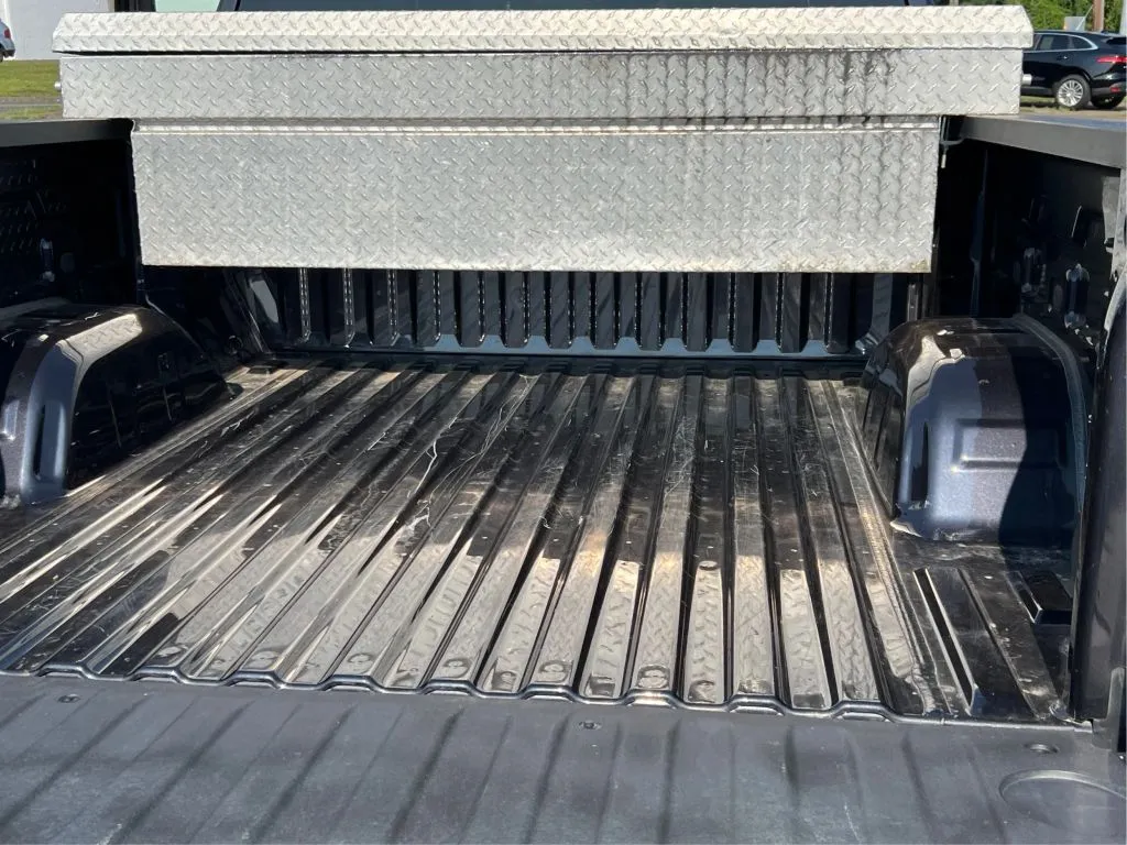 Chevrolet Silverado photo 33
