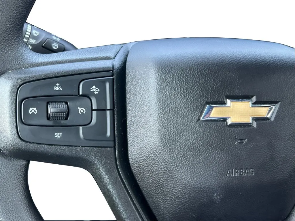 Chevrolet Silverado photo 22