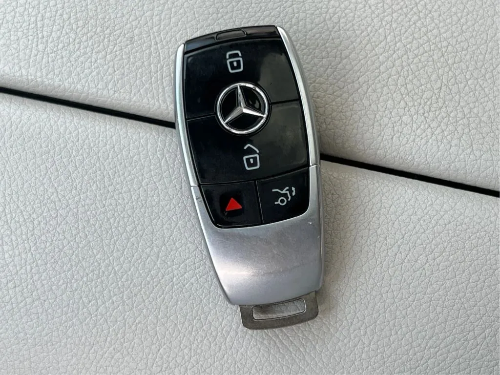 Mercedes-Benz E-Class photo 44