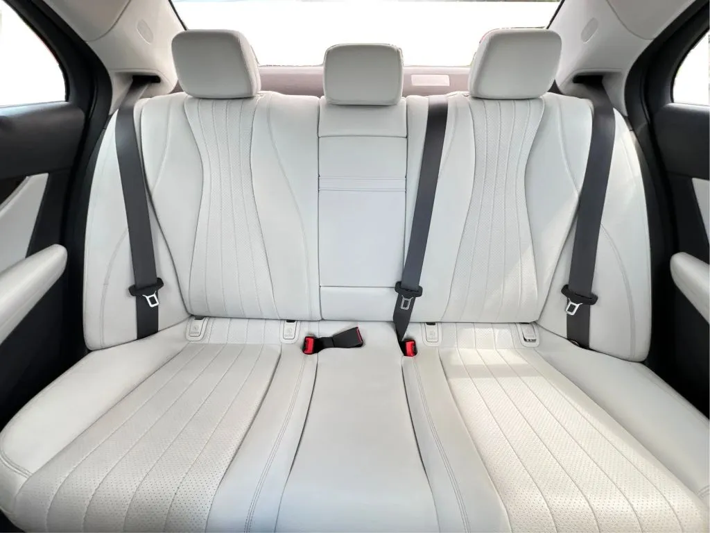 Mercedes-Benz E-Class photo 19