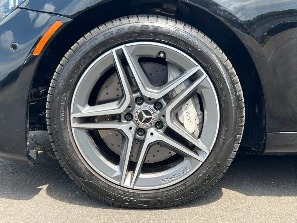 Mercedes-Benz E-Class photo 31