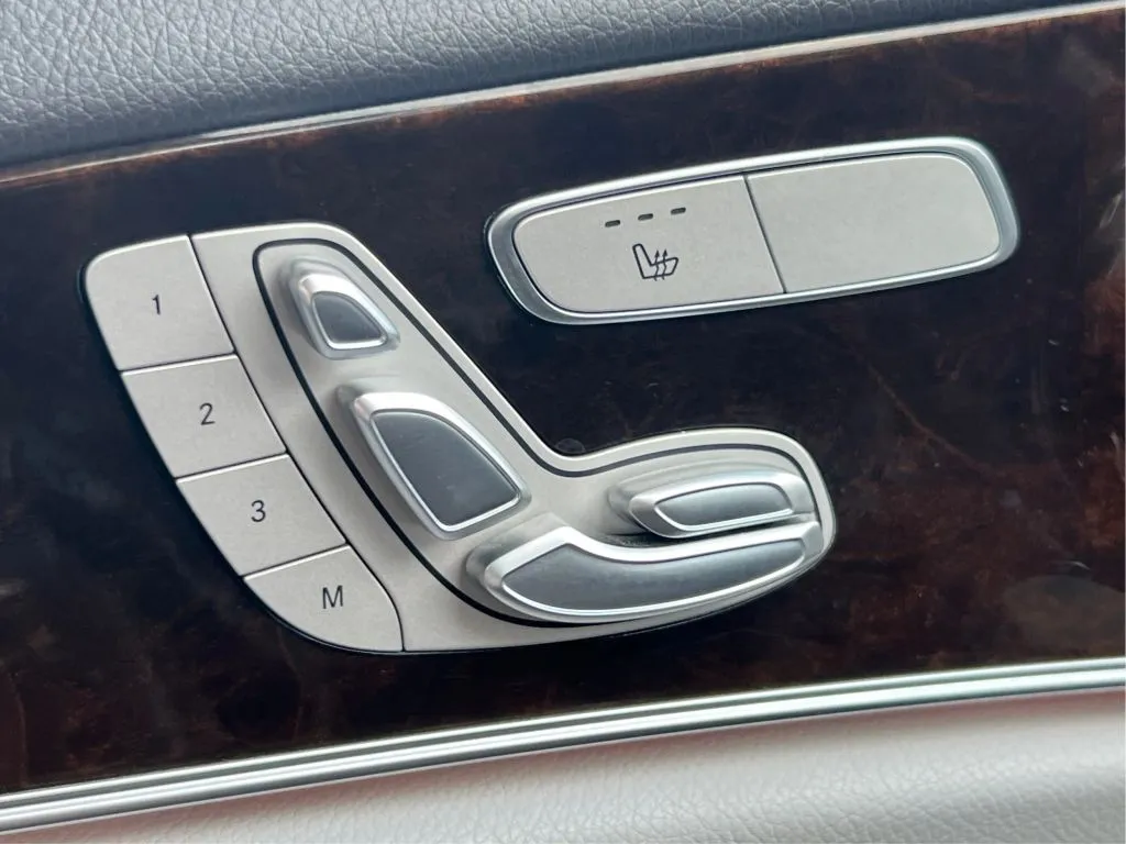 Mercedes-Benz E-Class photo 25