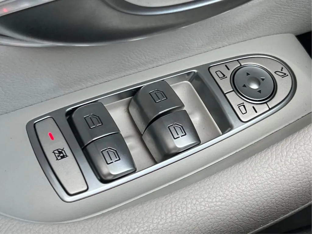 Mercedes-Benz E-Class photo 46