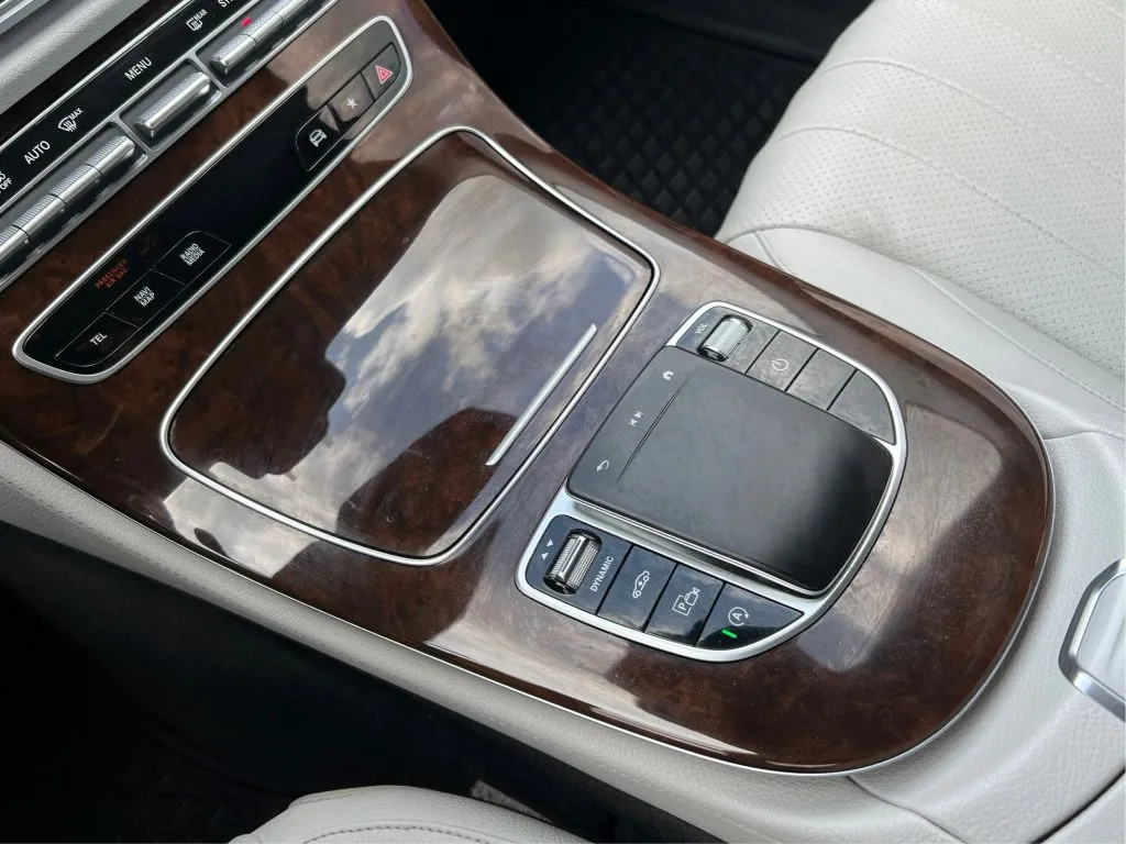 Mercedes-Benz E-Class photo 21