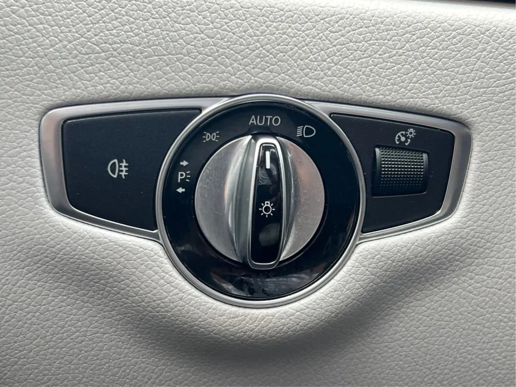 Mercedes-Benz E-Class photo 24