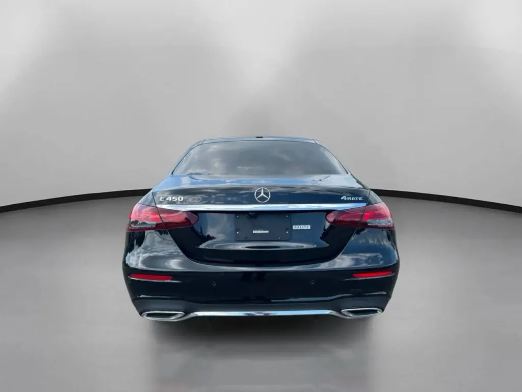 Mercedes-Benz E-Class photo 11
