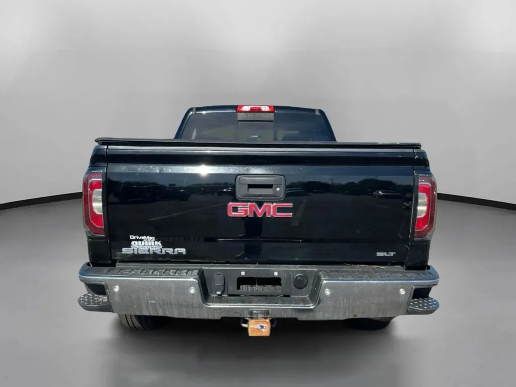 GMC Sierra photo 11