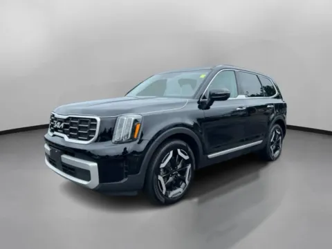 More photos of 2023 Kia Telluride S Sport Utility 4D at Drivemax, CT
