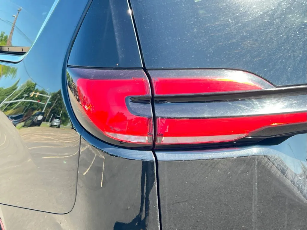 Chrysler Pacifica photo 33