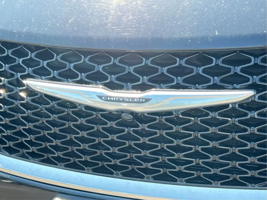 Chrysler Pacifica photo 36