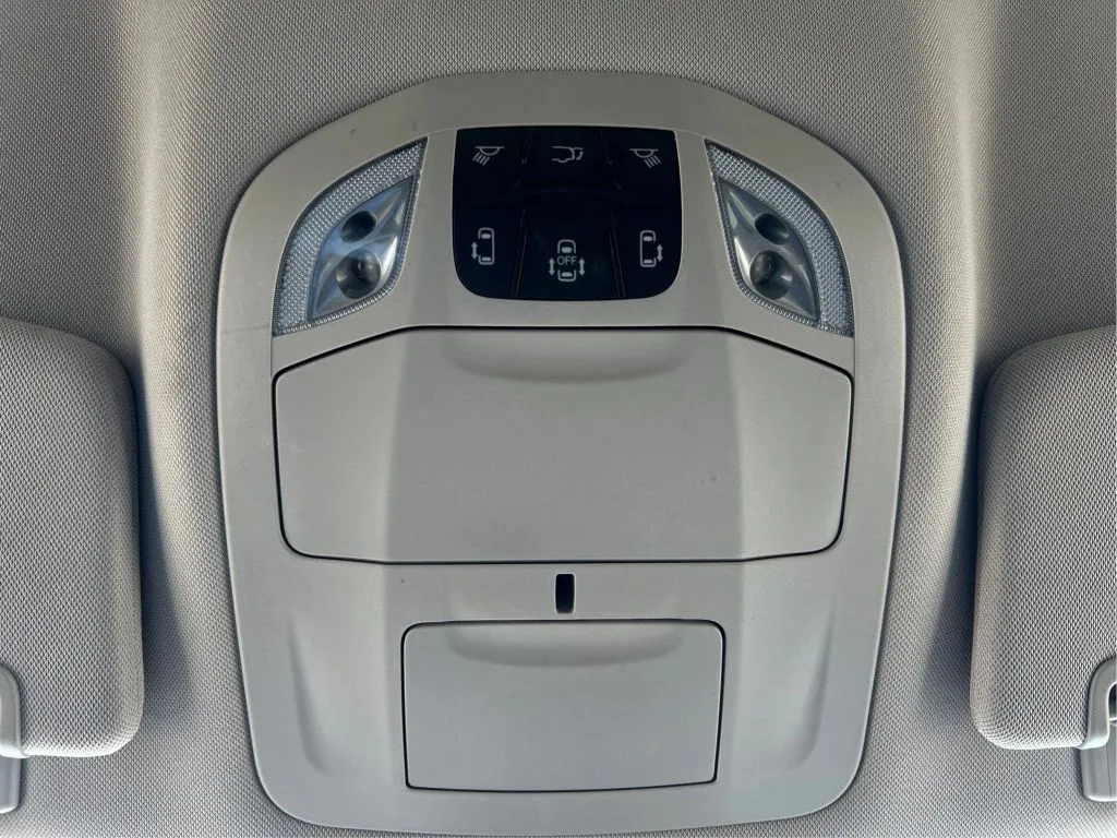 Chrysler Pacifica photo 42