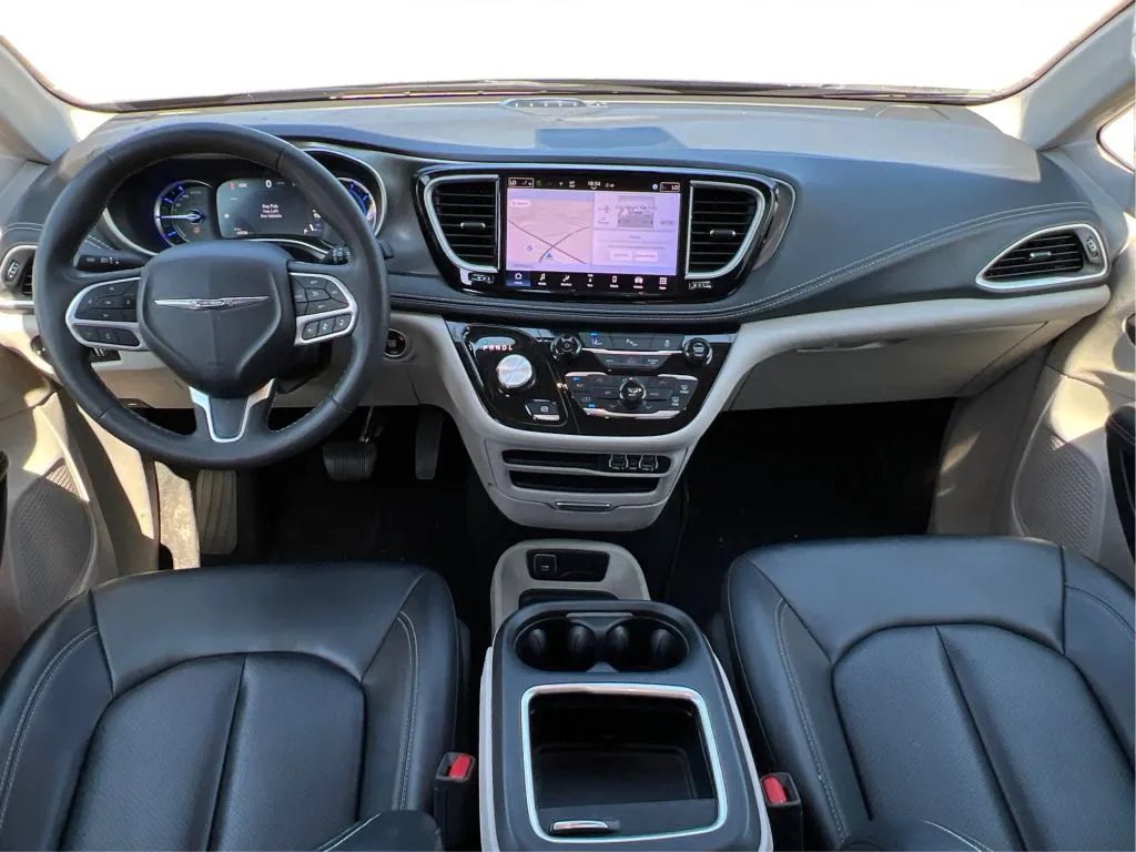 Chrysler Pacifica photo 37