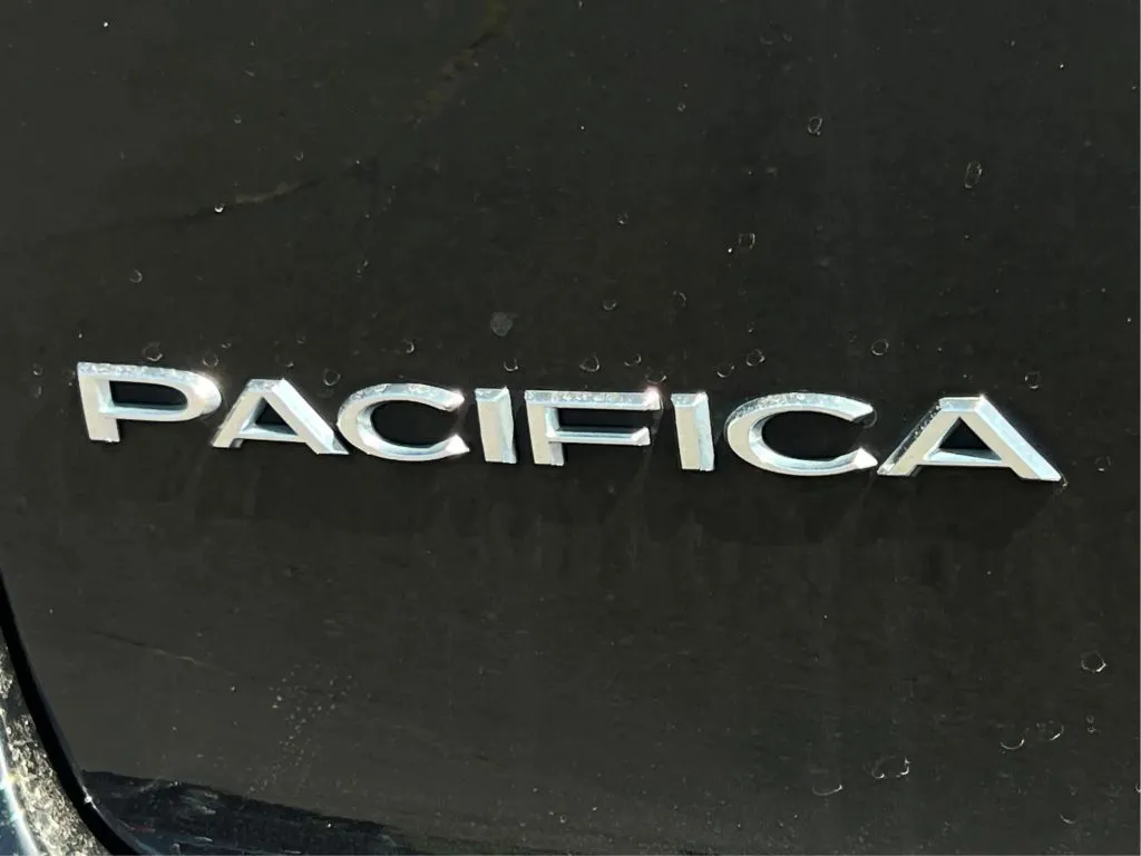 Chrysler Pacifica photo 29