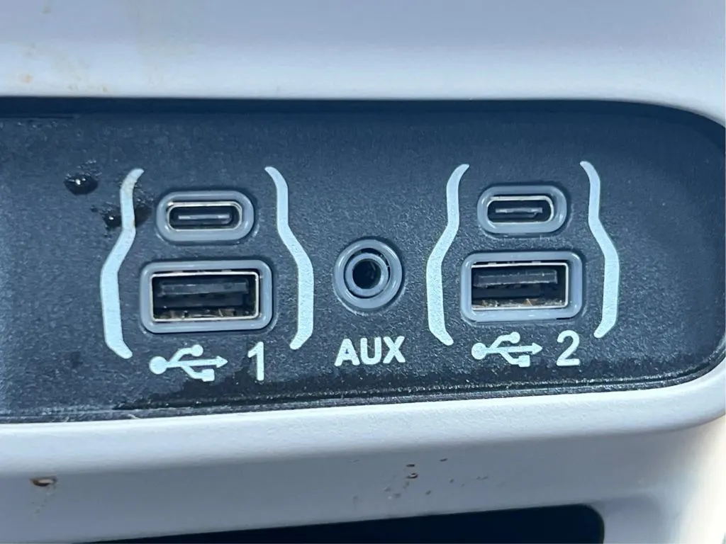 Chrysler Pacifica photo 43