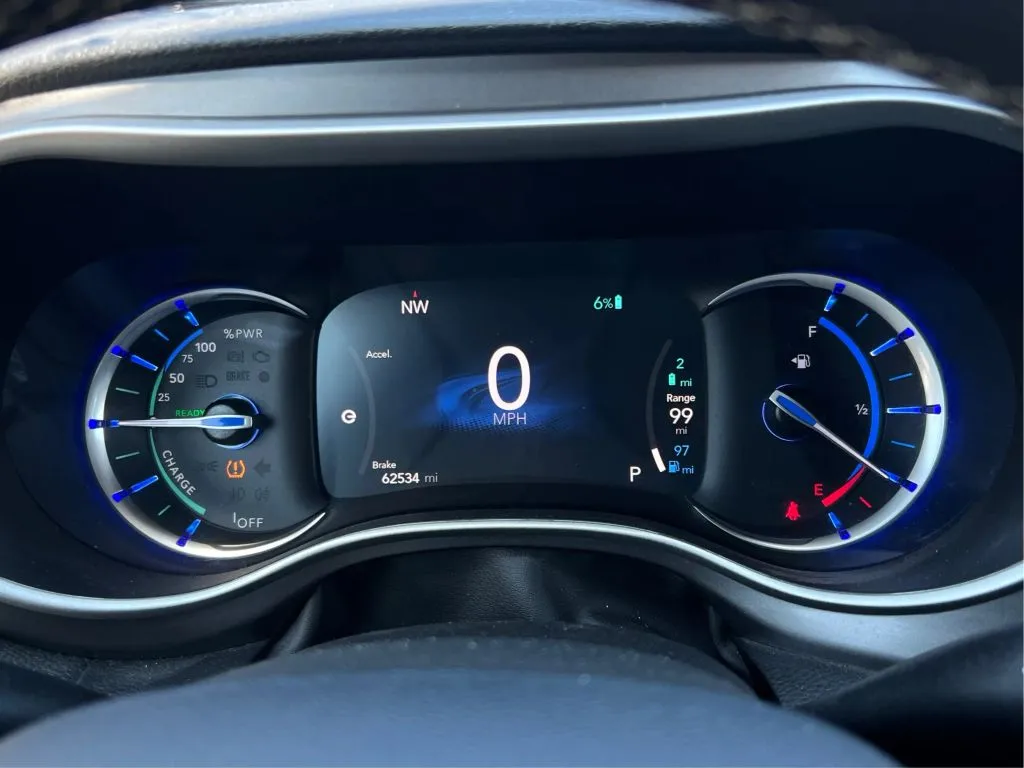 Chrysler Pacifica photo 22