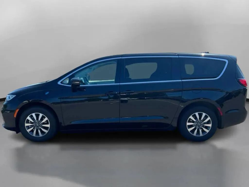 Chrysler Pacifica photo 15