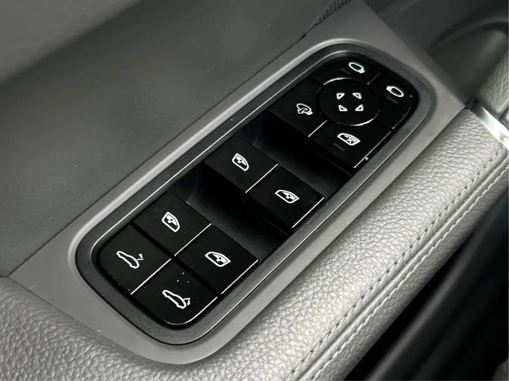 Porsche Cayenne photo 46