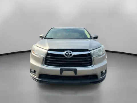 Another view of 2016 Toyota Highlander XLE Sport Utility 4D for sale in Manchester, CT at Drivemax