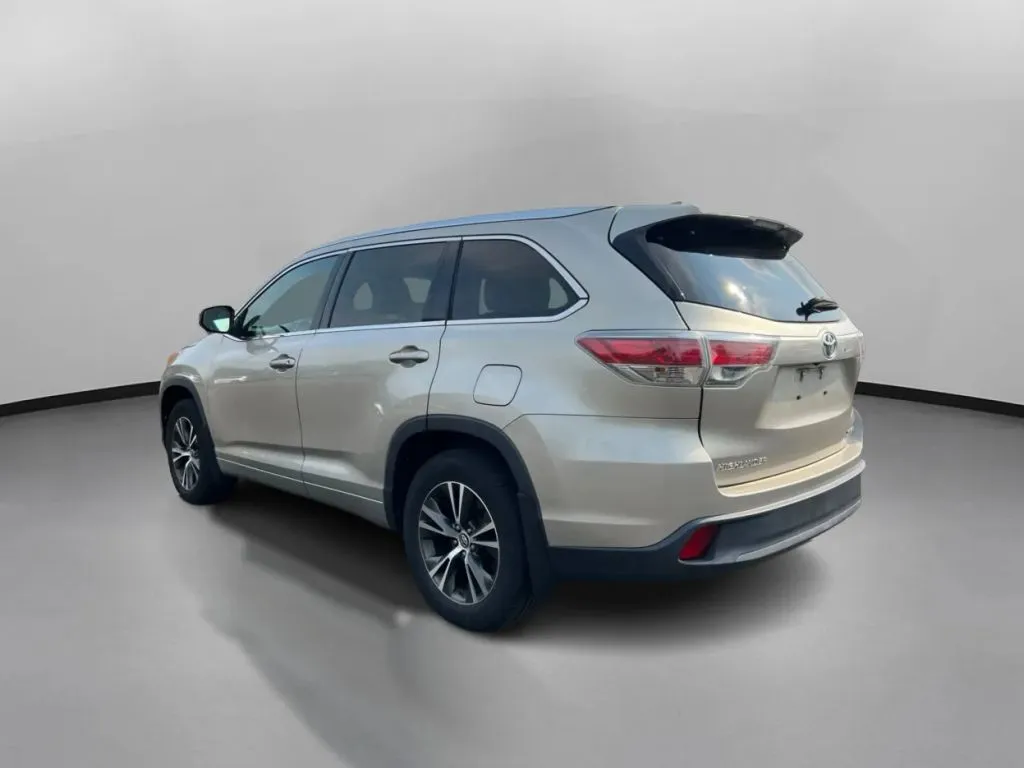 Toyota Highlander photo 13