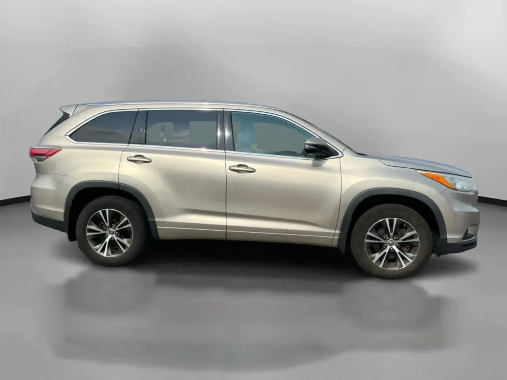 Toyota Highlander photo 7