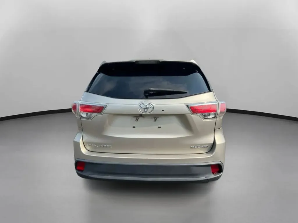 Toyota Highlander photo 11