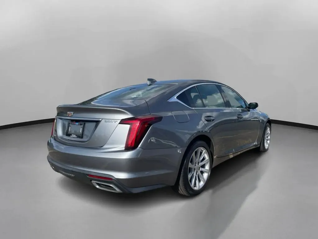 Cadillac CT5 photo 9