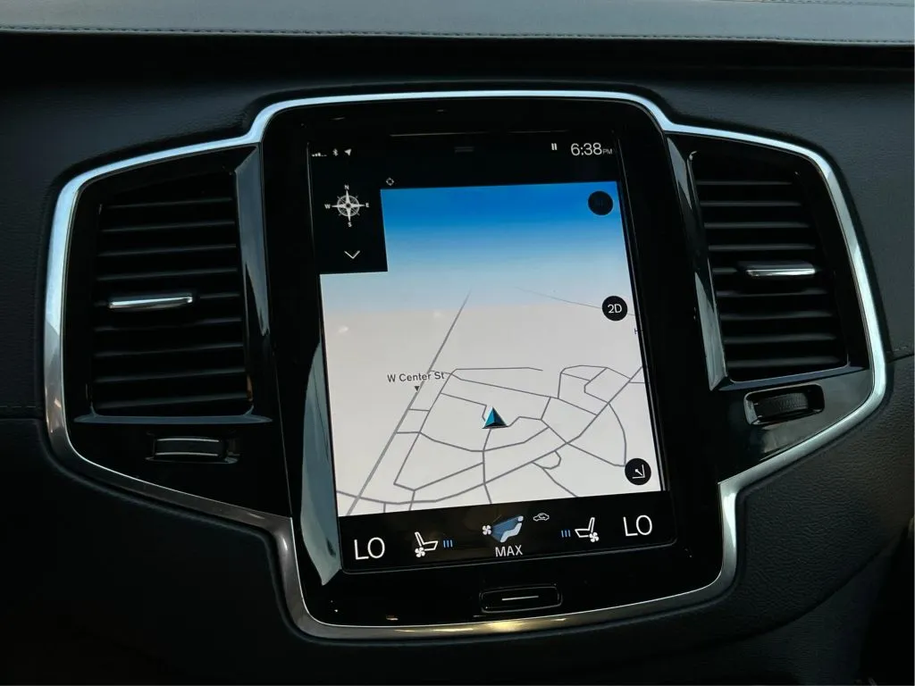 Volvo XC90 photo 38