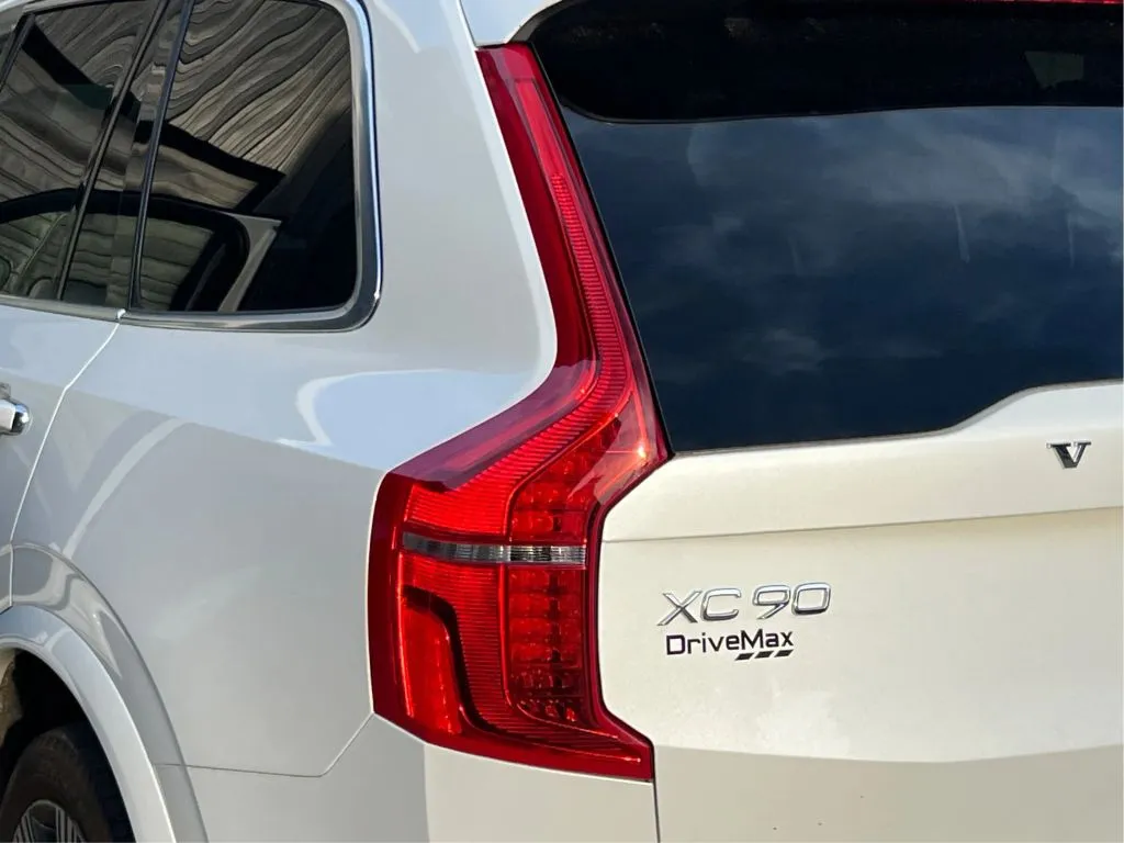 Volvo XC90 photo 34