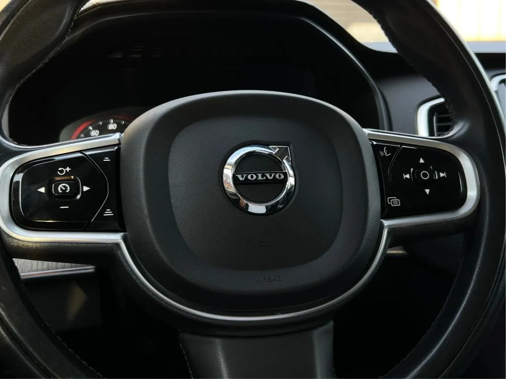 Volvo XC90 photo 23