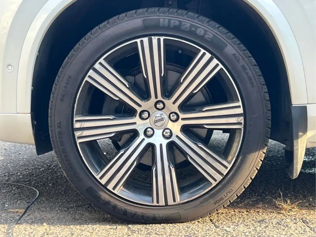 Volvo XC90 photo 31